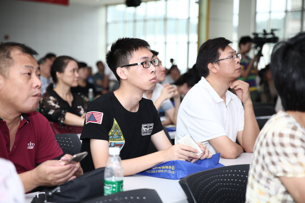 课堂内外，老师们精心教学